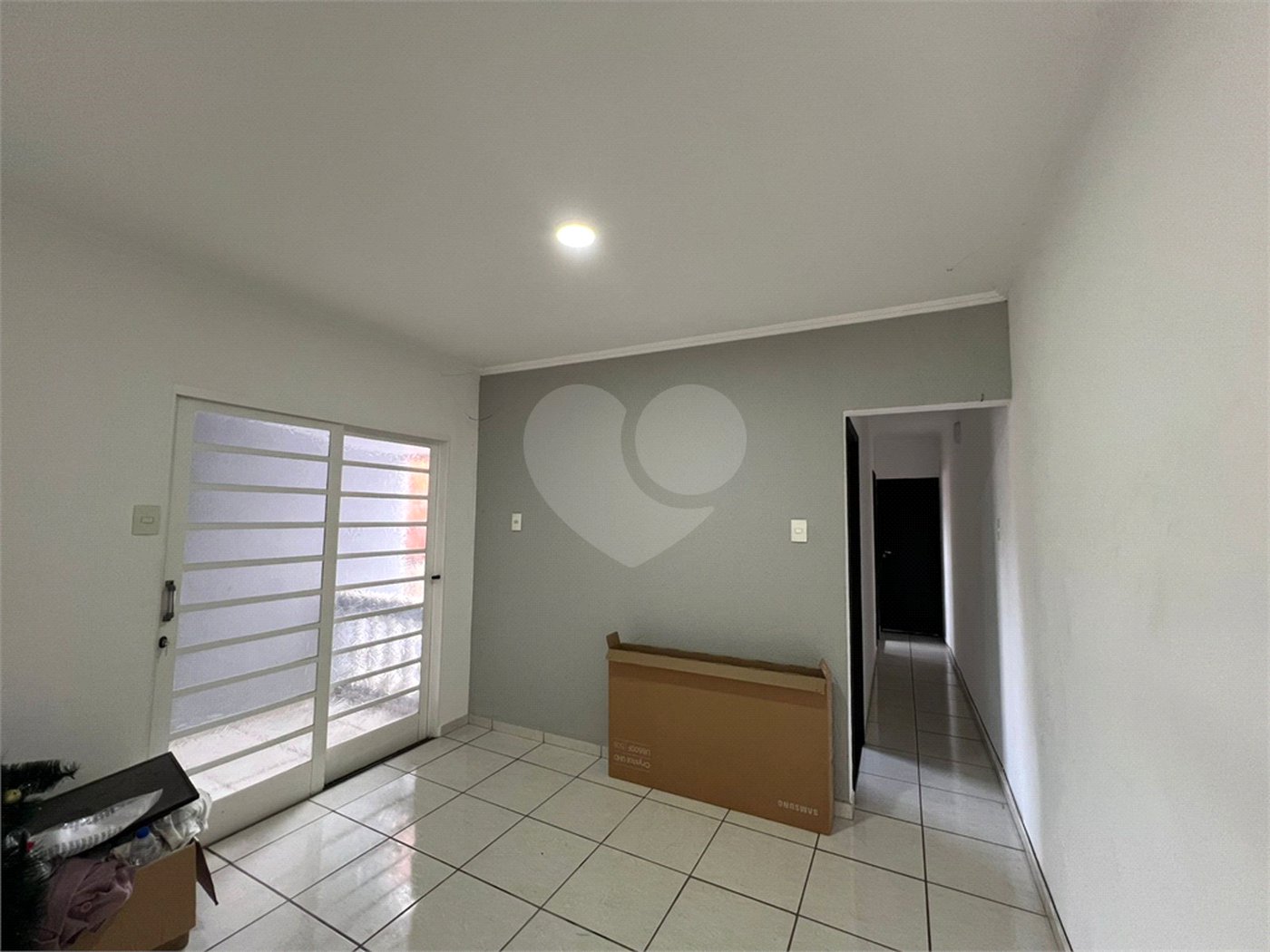 Sobrado à venda com 3 quartos, sendo 1 suíte, em Lopes de Oliveira, Sorocaba, SP