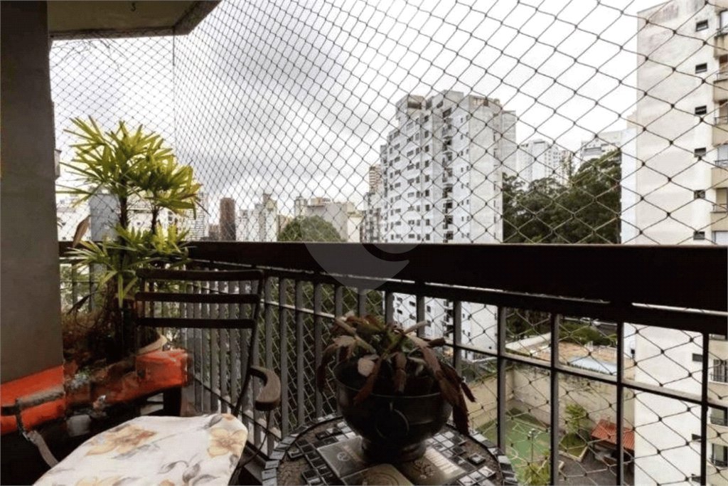 Apartamento à venda com 3 quartos, sendo 1 suíte,  em Vila Andrade, São Paulo, SP