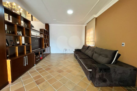 Casa à venda com 5 quartos, sendo 3 suítes, no condomínio Santa Teresa 1, Vinhedo - SP