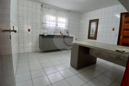 Casa à venda com 5 quartos, sendo 3 suítes, em Vila Santista, Atibaia, SP