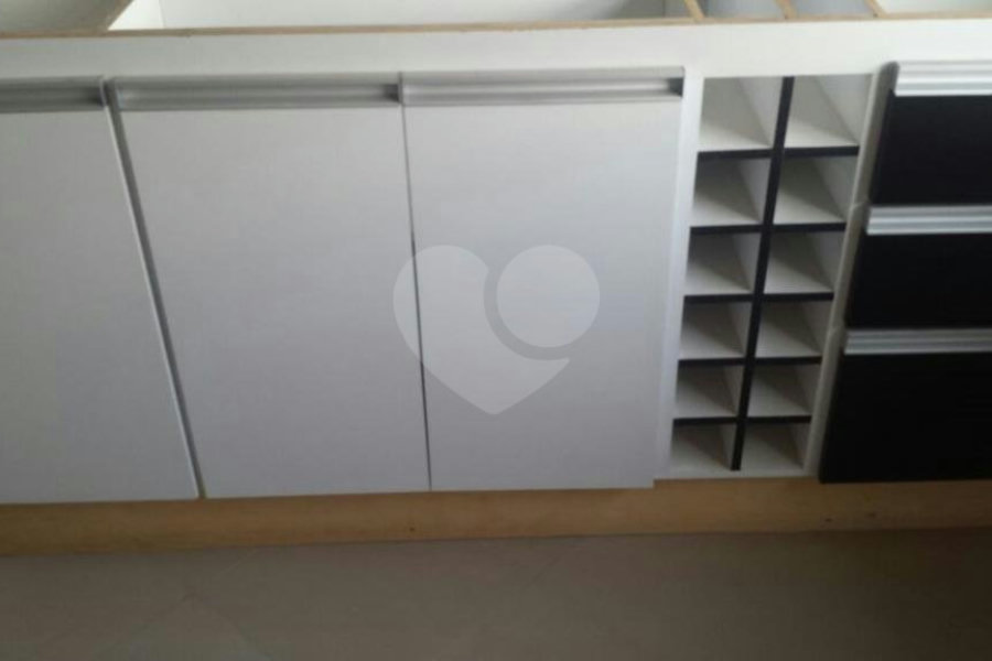 Sobrado à venda com 5 quartos, sendo 3 suítes, em Tremembé, São Paulo, SP