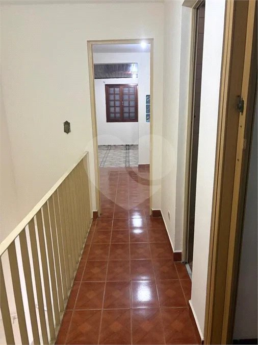 São Paulo - Capital - Bairro Santa Cruz - R4 495.000,00 - Aceita permuta por imóvel na cidade de Indaiatuba- Sp - Sobrado em rua residencial sem saída e com praça particular. O imóvel possui 2 quartos — 1 suíte com dois ambientes e acesso a hall externo. Sala ampla, cozinha com dois ambientes