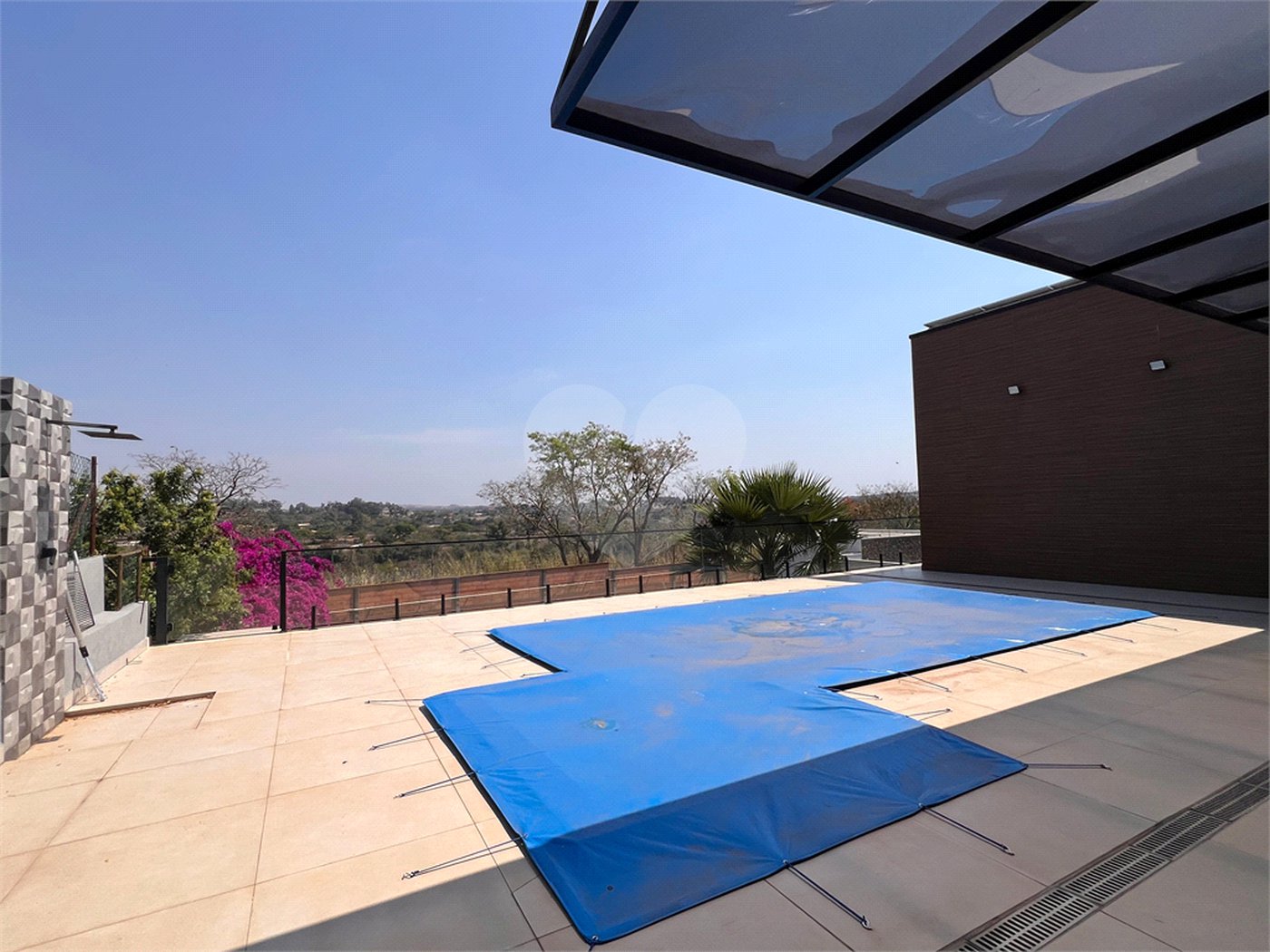 Casa à venda com 3 quartos, sendo 2 suítes, no condomínio Terras de Mont Serrat, Salto - SP