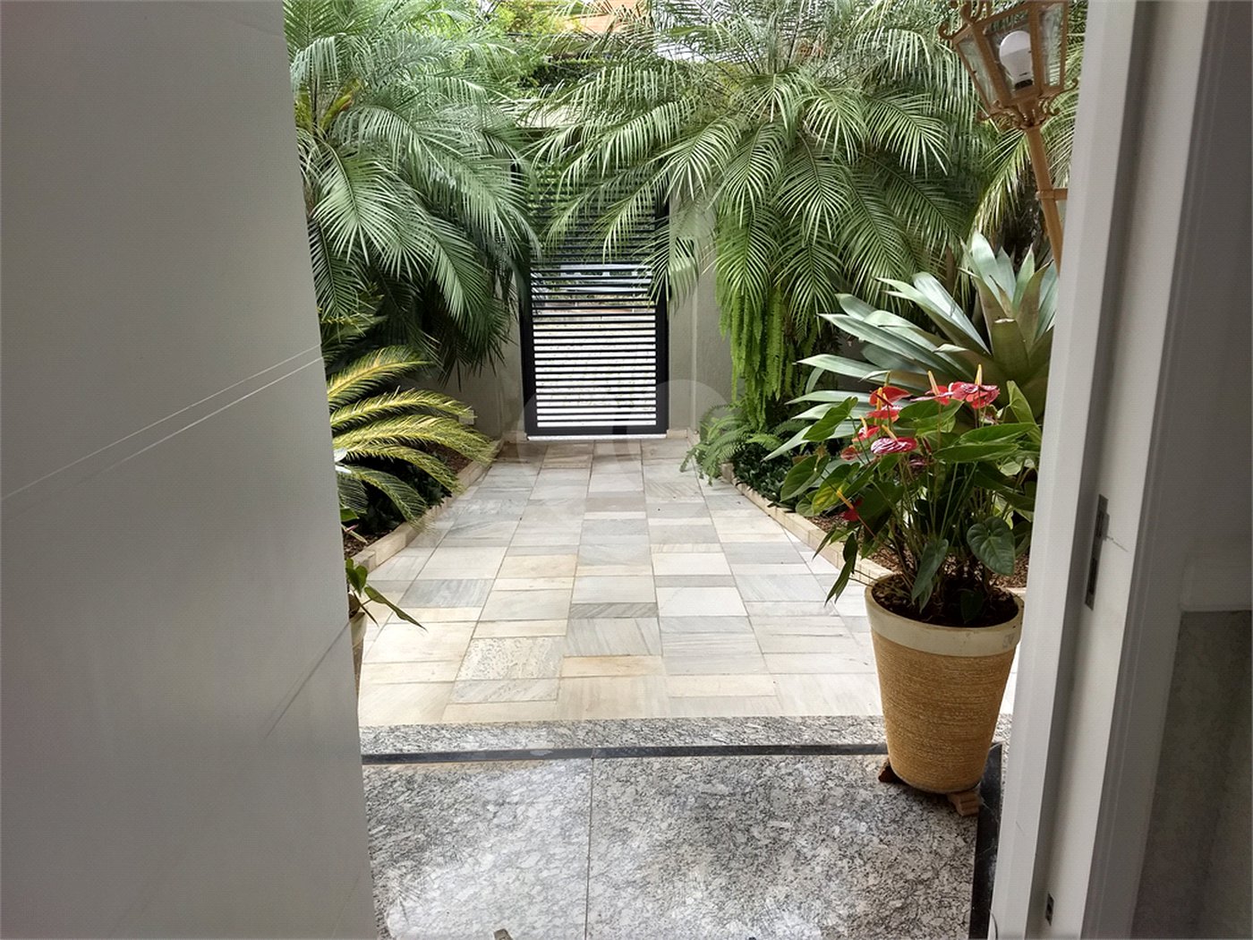 Casa Térrea à venda ou para alugar com 4 suítes em Horto, São Paulo, SP
