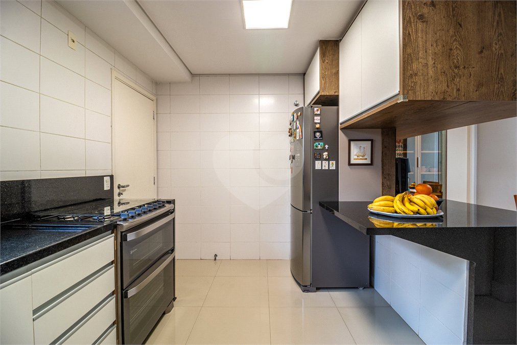 Apartamento Campo Belo à Venda 274 m² 4 Suítes 4 Vagas com Clima de Casa e Vista Verde