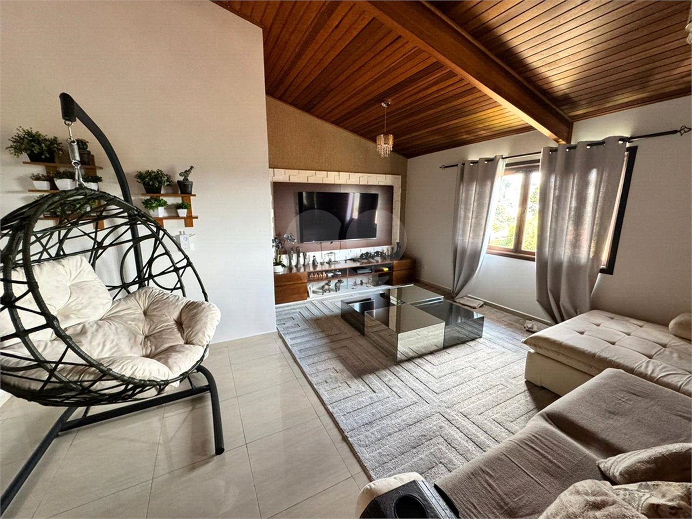 Casa à venda com 3 quartos, sendo 1 suíte, no condomínio Residencial Jardim das Flores 1510, Cotia - SP