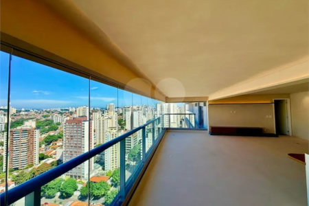 Apartamento à venda com 4 quartos, sendo 3 suítes, em Água Branca, São Paulo, SP