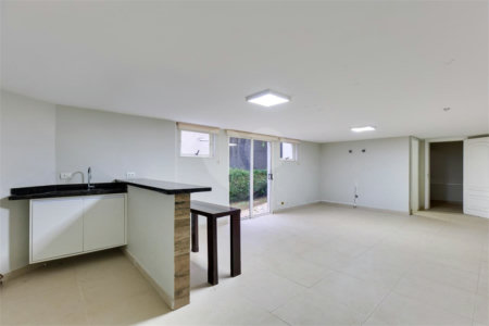 Sobrado à venda com 4 quartos, sendo 3 suítes, em Interlagos, São Paulo, SP