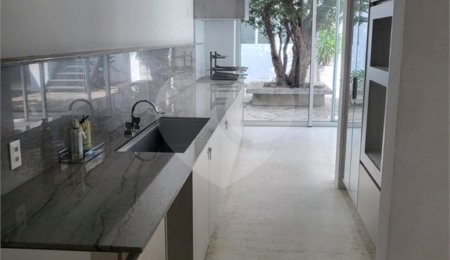 Sobrado à venda ou para alugar com 3 quartos, sendo 1 suíte,  em Água Branca, São Paulo, SP