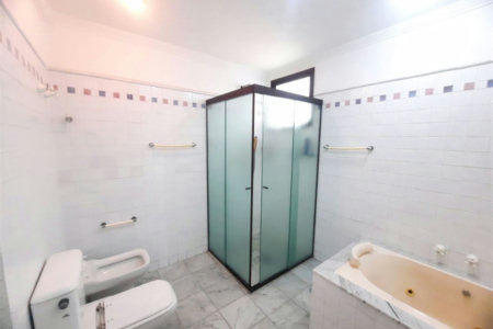 Apartamento Residencial à venda, Pitangueiras, Guarujá - AP0136.