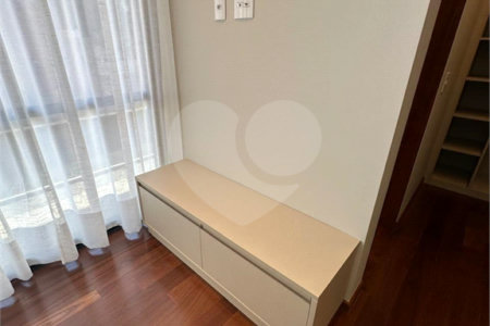 Casa à venda com 4 quartos, sendo 3 suítes, no condomínio Residencial Tivoli Park, Sorocaba - SP