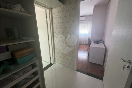 Sobrado à venda com 5 quartos, sendo 3 suítes, em Vila Nivi, São Paulo, SP