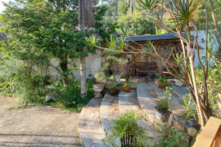 Casa à venda ou para alugar com 5 quartos, sendo 1 suíte, em Cumbari, Mairiporã, SP