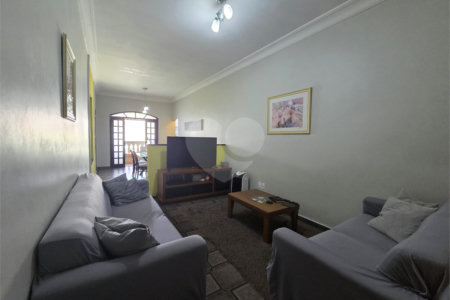 Casa à venda com 4 quartos, sendo 1 suíte, em Vila Paulo Silas, São Paulo, SP