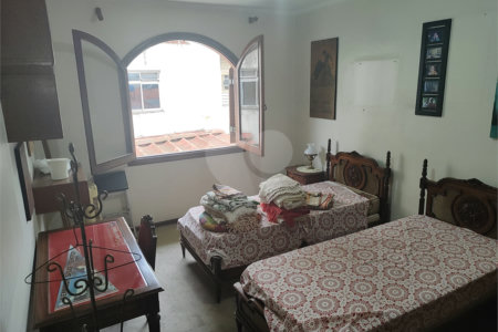 Casa à venda com 4 quartos, sendo 2 suítes, no condomínio Chácara das Rosas, São Paulo - SP