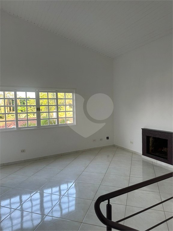 Casa à venda com 4 quartos, sendo 1 suíte,  no condomínio Jardim das Acácias, Cotia - SP