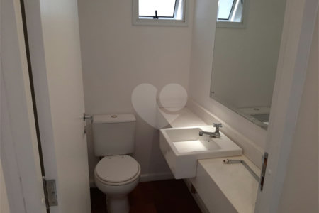 Cobertura à venda com 4 quartos, sendo 2 suítes, em Moema, São Paulo, SP