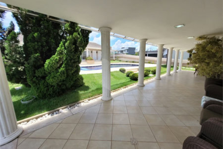 Casa à venda com 3 suítes no condomínio Colinas de Inhandjara, Itupeva - SP