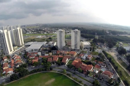 Terreno à venda com 4 quartos, sendo 2 suítes, no condomínio Conjunto Residencial Rigui, São José dos Campos - SP