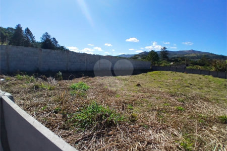 Terreno a venda no Jardim Estância Brasil com 1400m²
