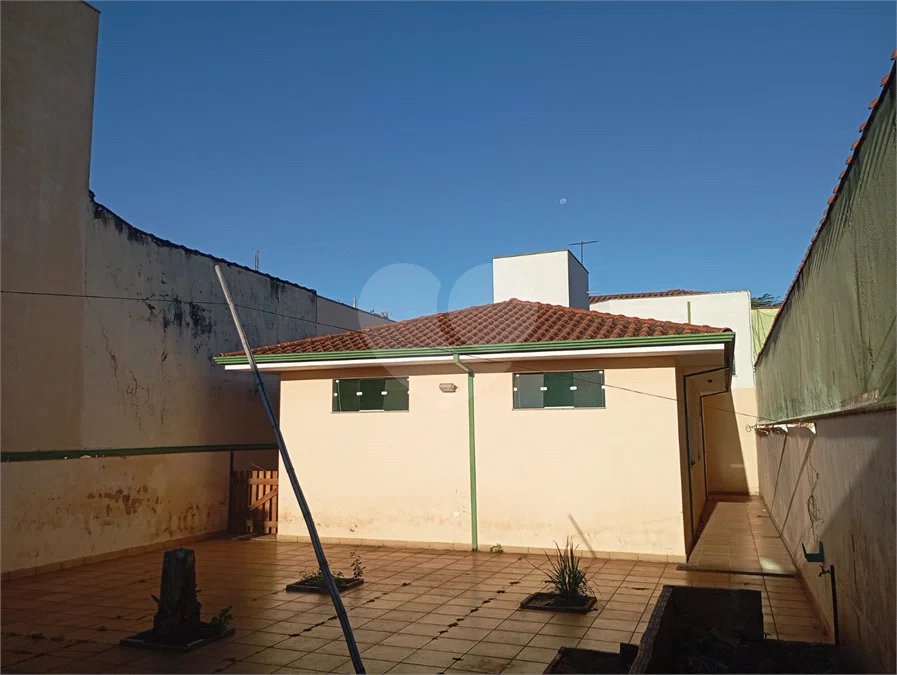Sobrado 4 dormitórios, 2 suítes no Santa Felícia.