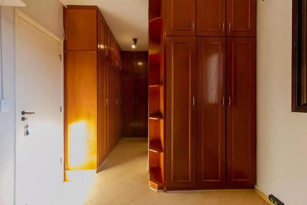 Apartamento à venda com 3 quartos, sendo 1 suíte,  em Vila Andrade, São Paulo, SP