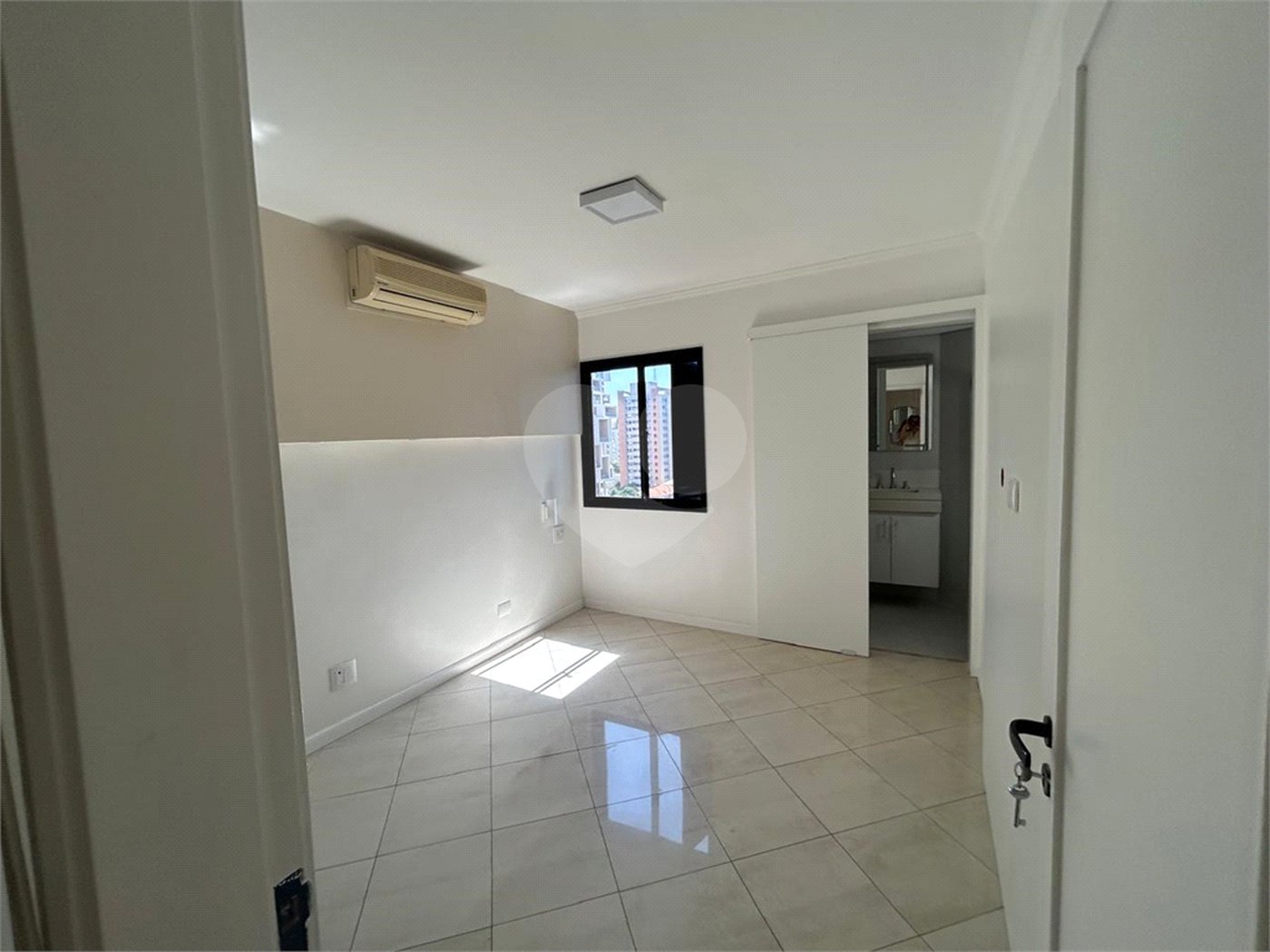 Apartamento para alugar com 3 quartos, sendo 1 suíte,  em Pinheiros, São Paulo, SP