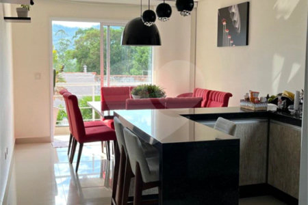 Sobrado à venda com 3 quartos, sendo 1 suíte,  em Vila Suissa, Mogi das Cruzes, SP