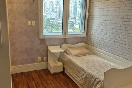 Apartamento à venda com 3 suítes em Campo Belo, São Paulo, SP