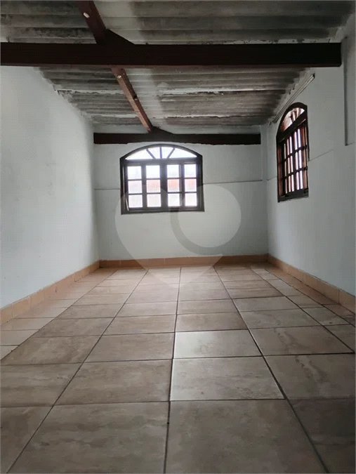 Vende-se sobrado de 3 andares na Vila Santa Catarina