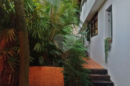 Casa à venda com 4 quartos, sendo 2 suítes,  em Morumbi, São Paulo, SP