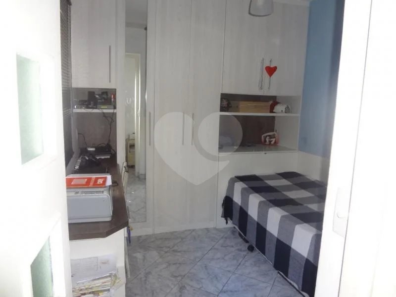 Casa térrea à venda na Vila Mazzei, em rua tranquila