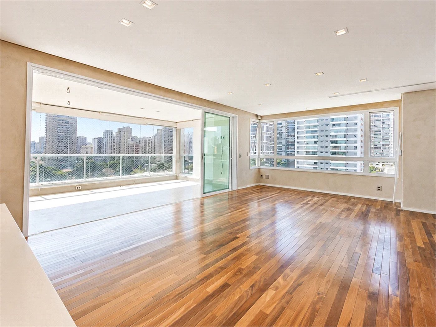 Apartamento à venda com 4 suítes em Cidade Monções, São Paulo, SP