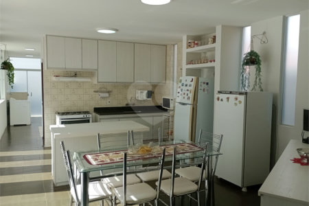 Casa à venda com 4 quartos, sendo 1 suíte, em Vila Rosa, Itapetininga, SP