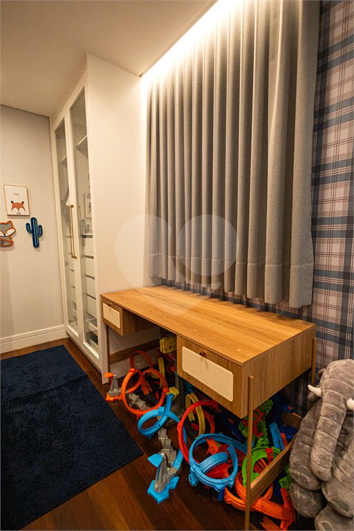 Apartamento à venda com 5 quartos, sendo 4 suítes,  em Parque Reboucas, São Paulo, SP