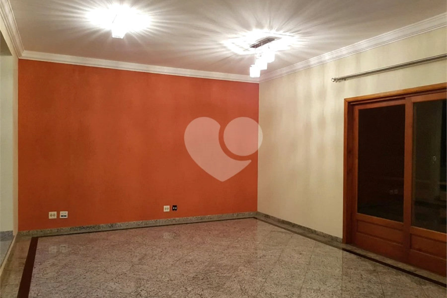 Casa à venda com 4 quartos, sendo 2 suítes, no condomínio Alpes da Cantareira, Mairiporã - SP