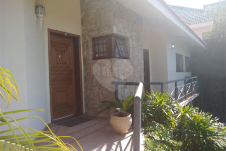 Casa à venda com 4 quartos, sendo 2 suítes, no condomínio Osato, Atibaia - SP