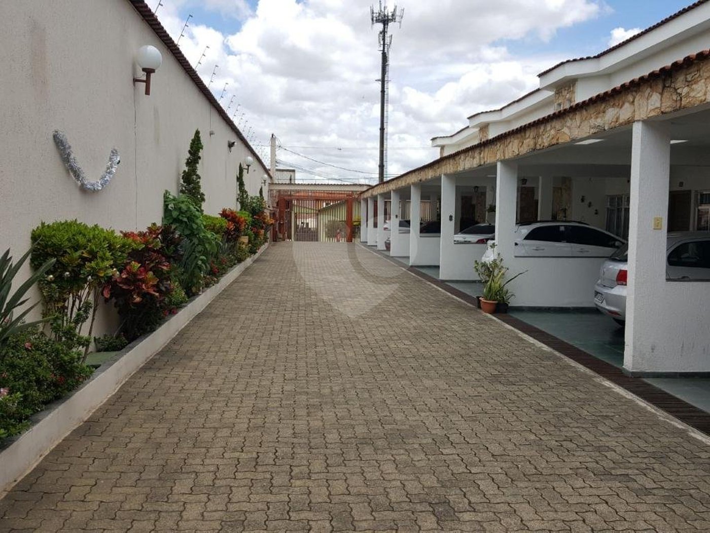 Casa à venda com 3 suítes no condomínio Village, São Paulo - SP