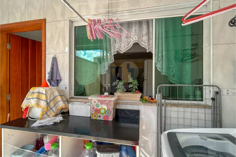 Sobrado à venda com 3 quartos, sendo 1 suíte, em Vila Mangalot, São Paulo, SP