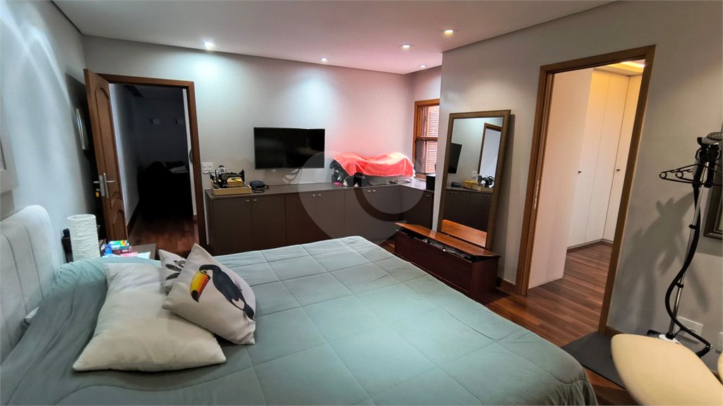 Casa à venda com 4 quartos, sendo 3 suítes, no condomínio Da Serra, São Paulo - SP