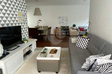 Sobrado à venda com 4 quartos, sendo 1 suíte, em Jardim Prudência, São Paulo, SP