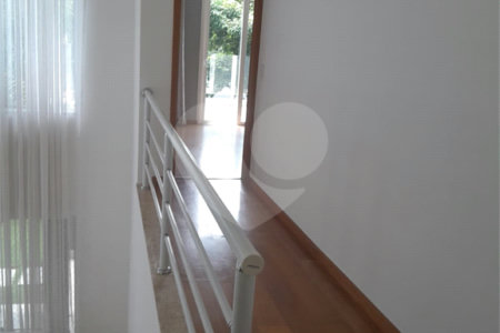 Casa à venda ou para alugar com 4 suítes em Chácaras São Carlos, Cotia, SP