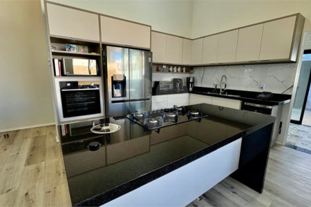 Casa à venda com 3 suítes no condomínio Village Ipanema 2, Araçoiaba da Serra - SP