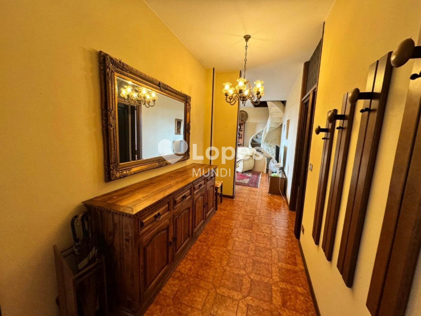 Casa multifamiliar à venda em Verona, Itália – 3 unidades e 12.000 m²