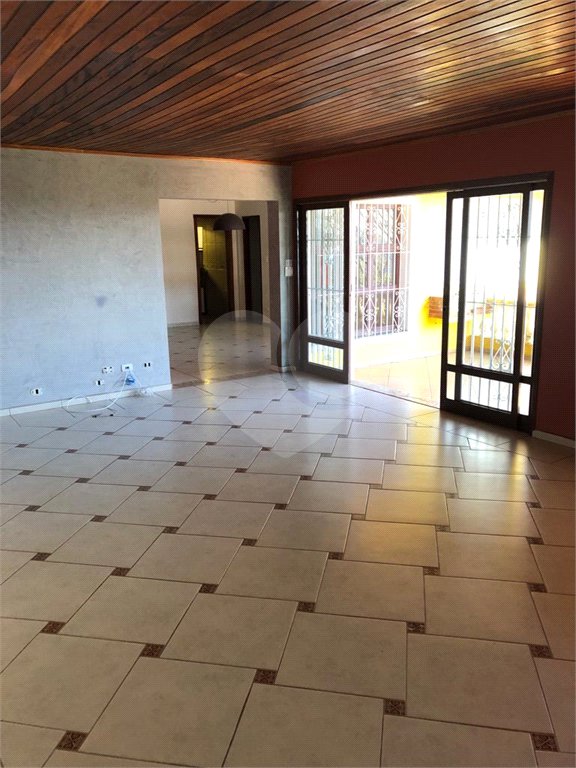 Casa Térrea à venda com 4 quartos, sendo 2 suítes, em Roseira, Mairiporã, SP