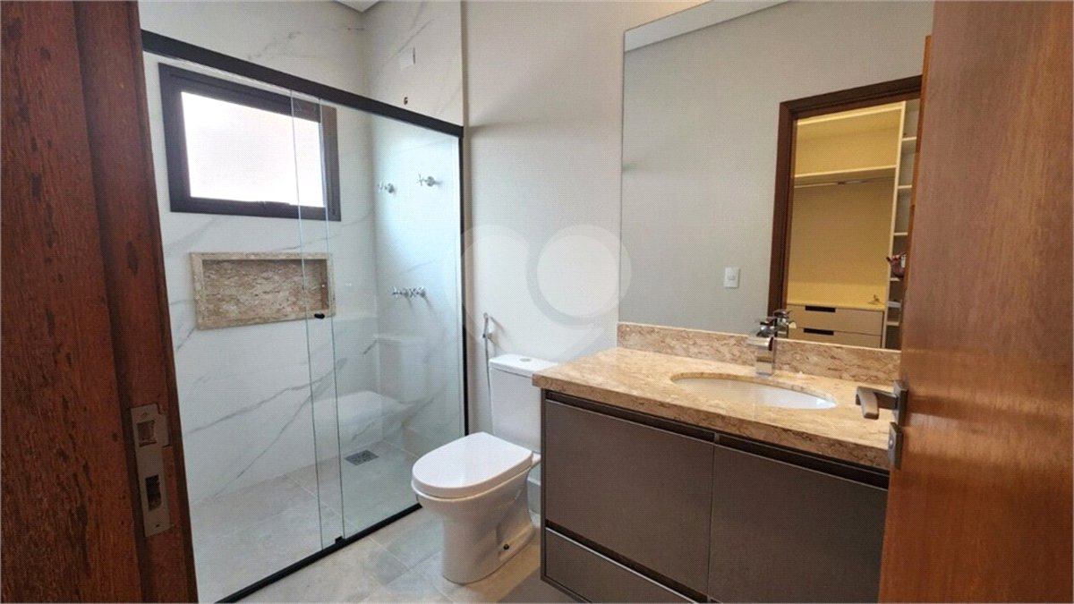 Casa à venda com 3 suítes no condomínio Vita Verdi, Valinhos - SP