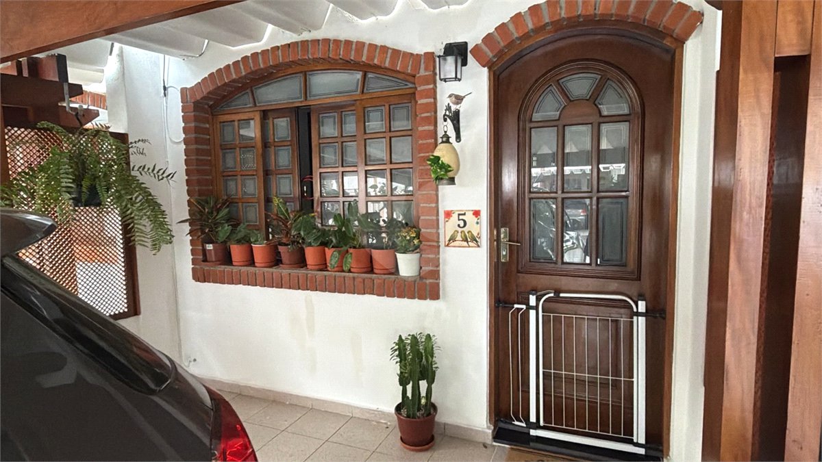 Casa à venda com 4 quartos, sendo 3 suítes, no condomínio Village Bahamas, São Paulo - SP