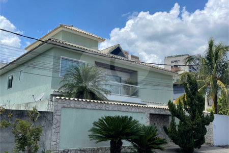 Casa à venda com 5 quartos, sendo 1 suíte, no condomínio Residencial Green Ville, Rio de Janeiro - RJ