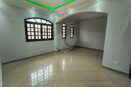 Sobrado à venda com 3 quartos, sendo 1 suíte, em Jardim D'abril, Osasco, SP