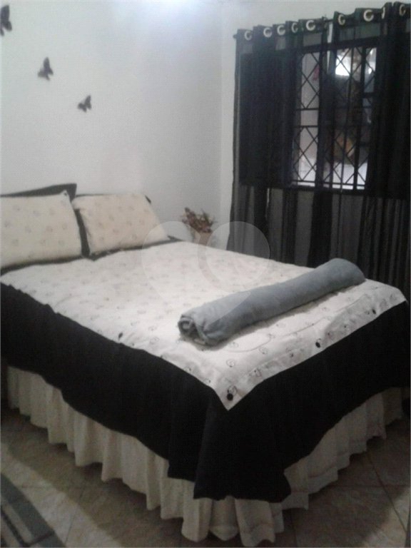 Casa à venda com 250 m², 6 quartos, sendo 1 suíte, 5 banheiros, 2 vagas, próxima à estação de metrô Vila Matilde,